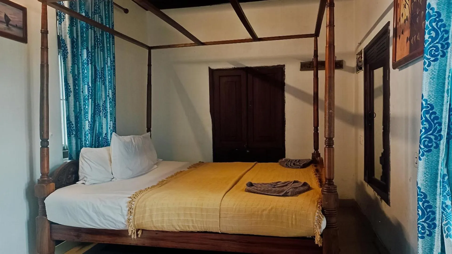 West Bay Palm Treeheritage Beach Resort Varkala